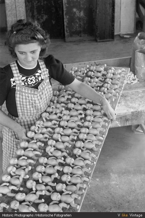 Sonneberg Toy Factory Deutschland ca. 1950.jpg